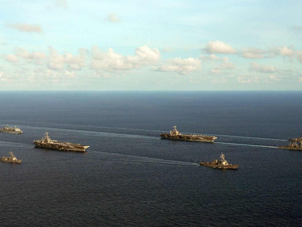美国双航母编队现身南海