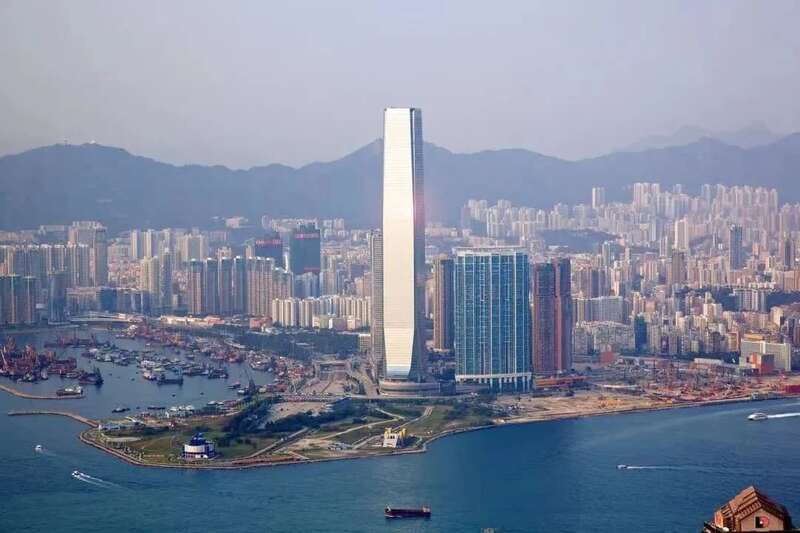 484米高，屹立在九龙半岛“封顶建筑”——环球贸易广场