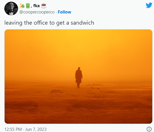 离开办公室去拿三明治的我