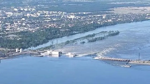 大坝被毁后，洪水泛滥